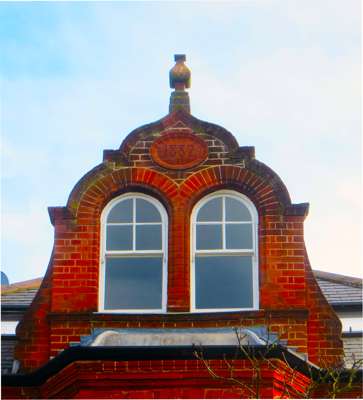 Date tablet on 16 Bellevue Road: 1887