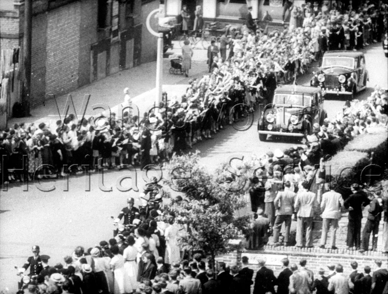 Aerial view of the motorcade and vast crowds lining the street, 9 June 1953